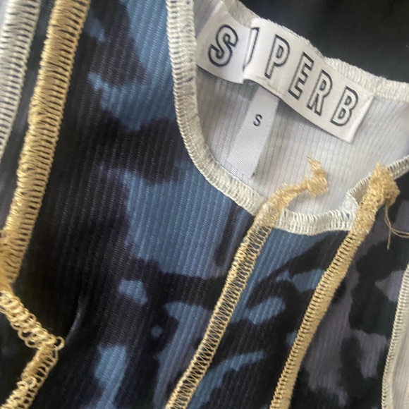 Superb - Picture 3 of 6